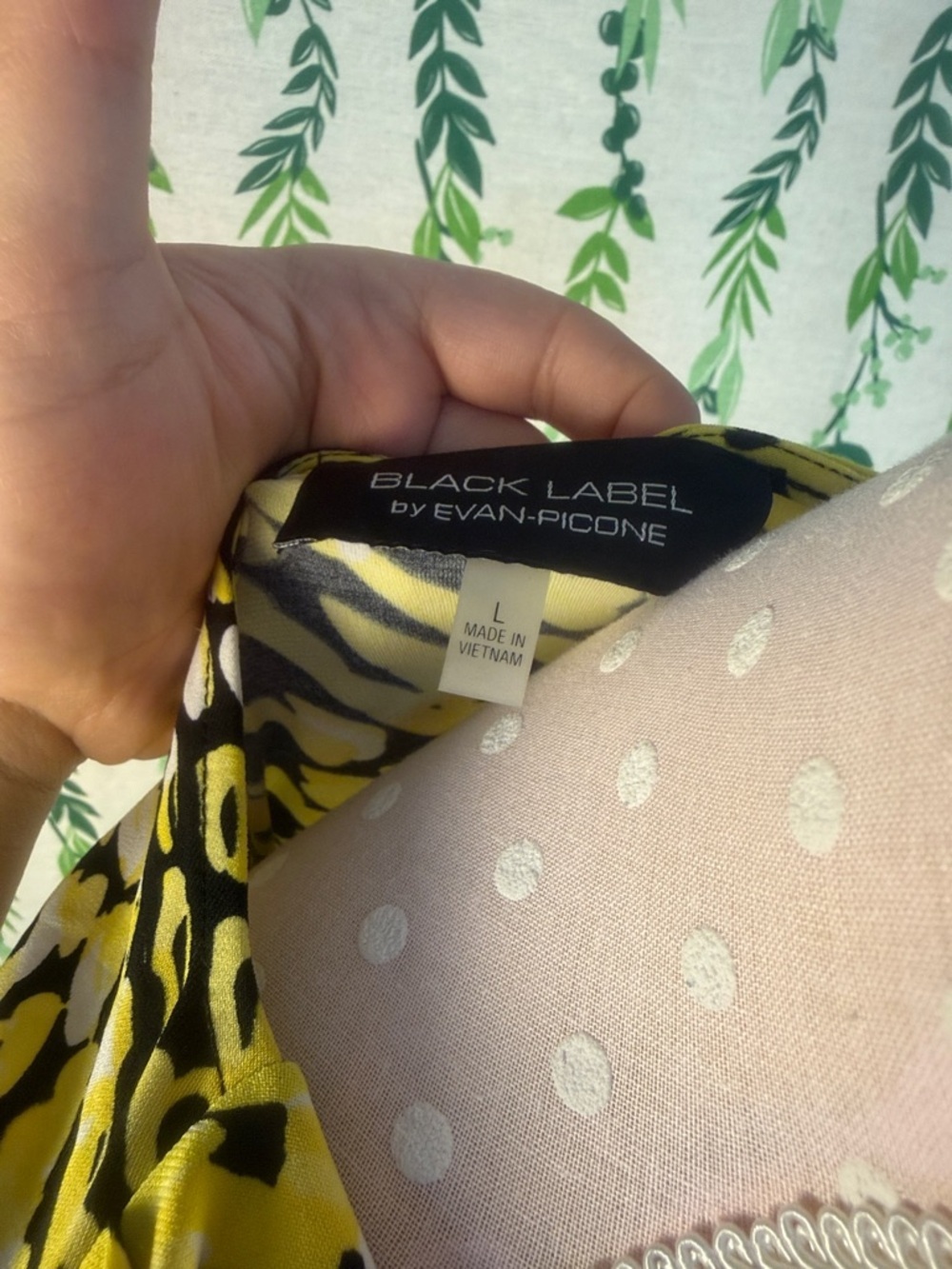 Evan Picone Yellow Black White Cowl Neck Sleeveless Top B5 - Picture 2 of 3